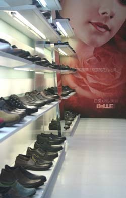 百麗鞋業(yè)將于明年在港IPO募資8億美元_港股IPO_新浪財經(jīng)_新浪網(wǎng)